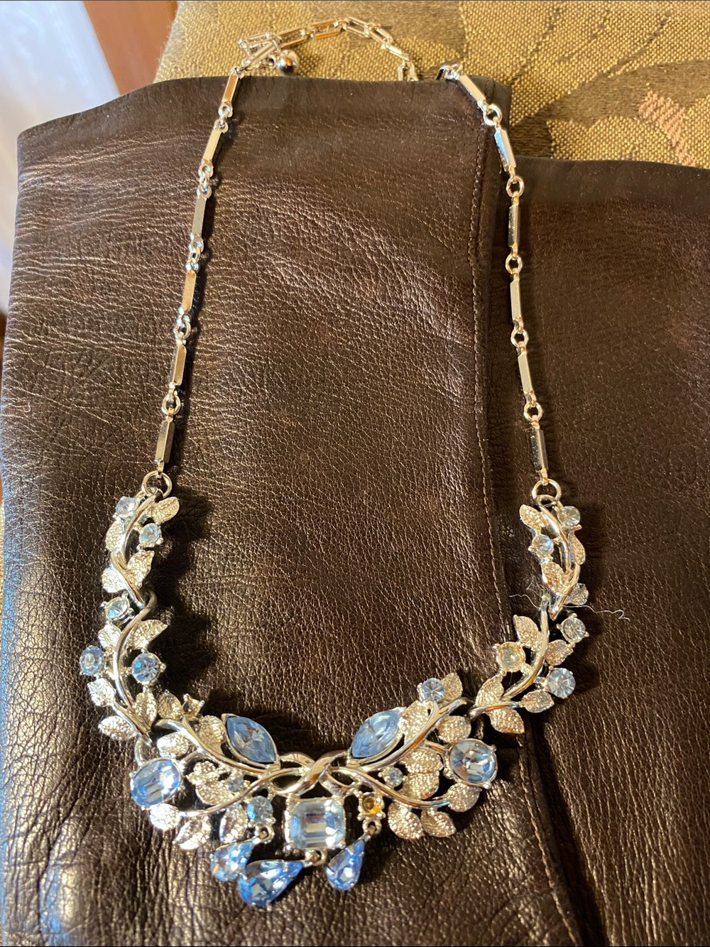 Coro Parure Set - Picture 6 of 7
